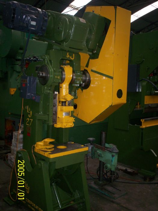 TROQUELADORA 27 TONS.